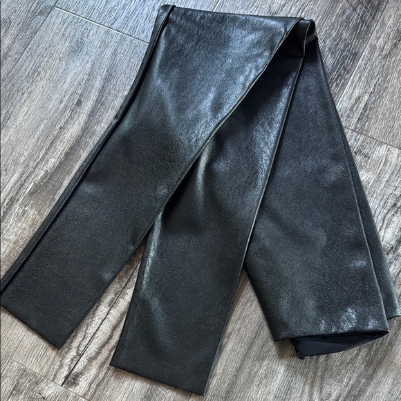 ✨ Commando 7/8 Faux Leather highwaist Black Control Leggings XS great condition✨ - Picture 3 of 7